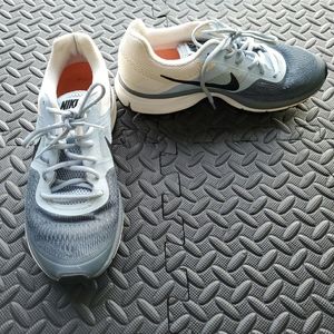 Nike pegasus 30 size 10.5 m running cross trainer